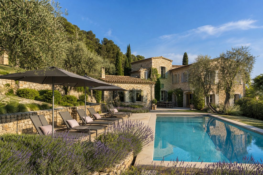 Piscine de mas provençal à Pertuis (Vaucluse)